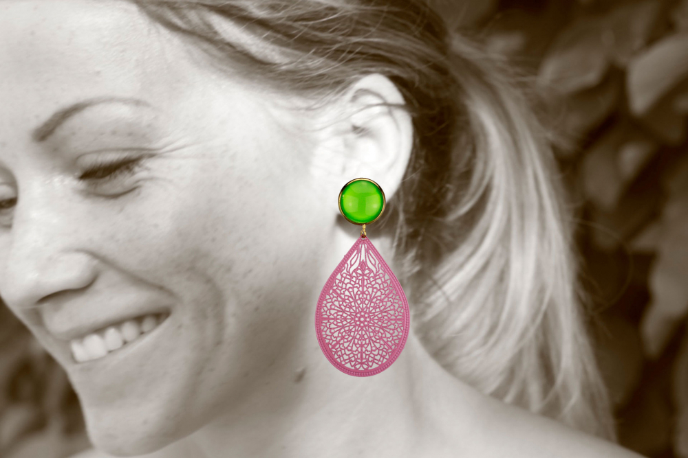 Ornamenttropfen in rosa und grün