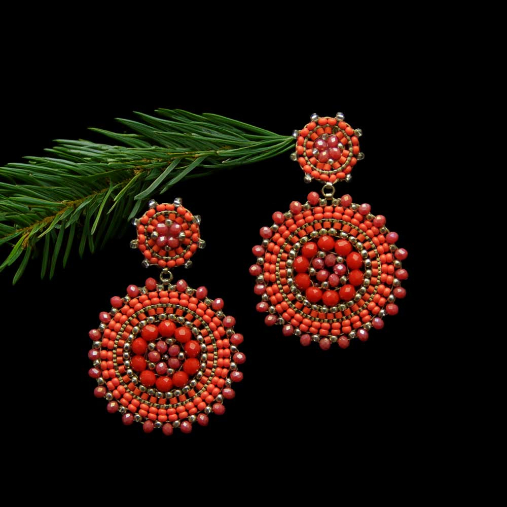 Zarte Perlenohrringe in warmem Orange