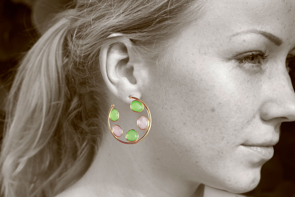 Creolen mit Edelsteinen in rosa und hellgrün