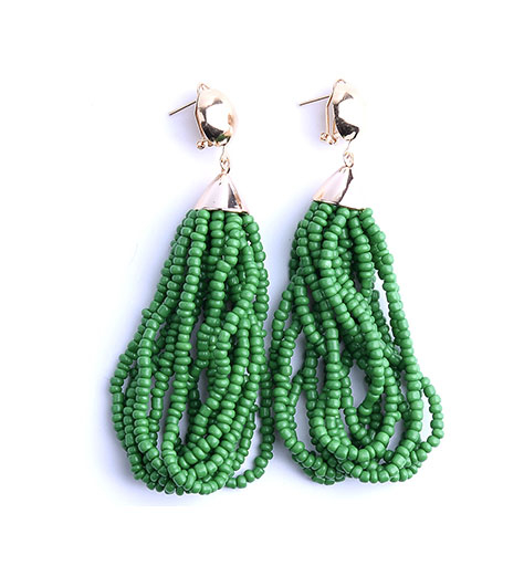 Grüne Eleganz – Ein Tanz aus Perlensträngen