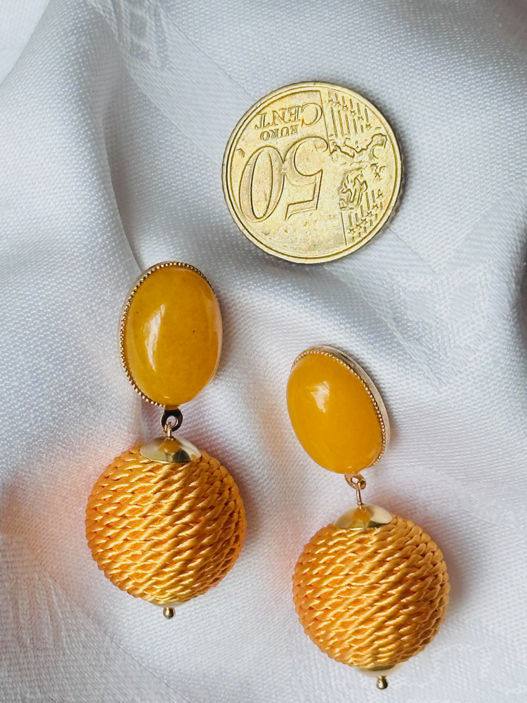 Elegante gelbe Kugeln