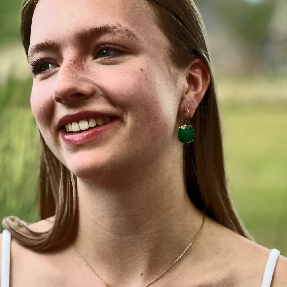 Elegante Onyx-Ohrringe in vergoldeter Fassung – Zeitlose Schönheit