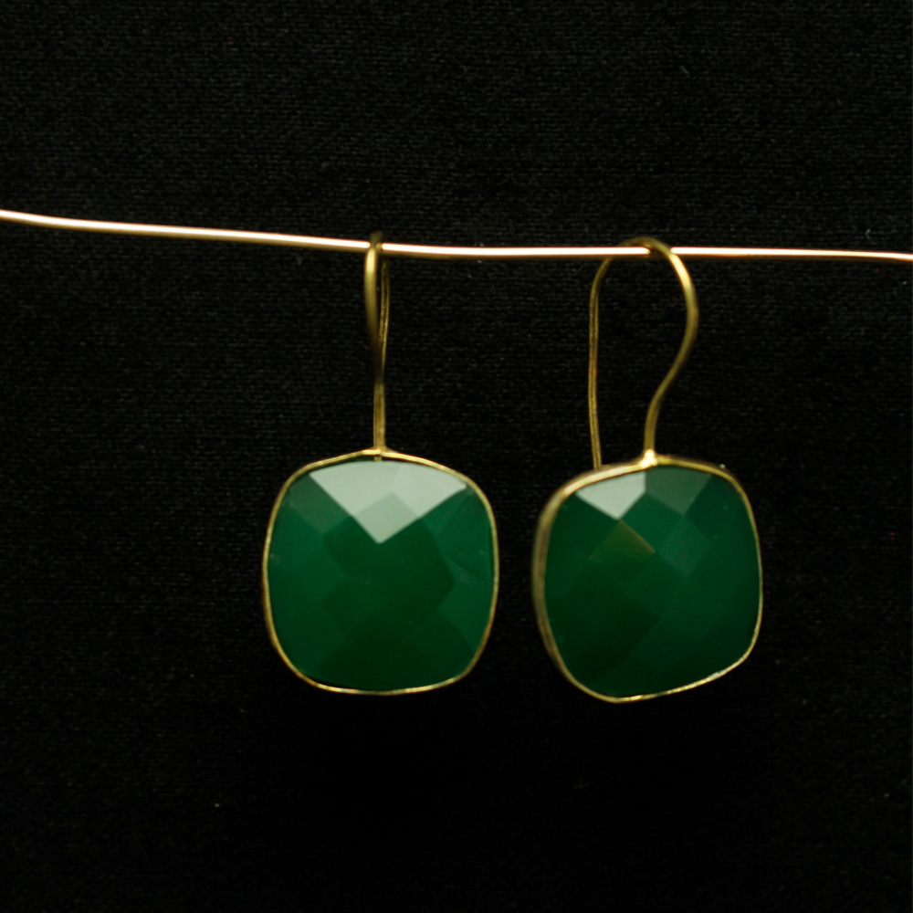 Elegante Onyx-Ohrringe in vergoldeter Fassung – Zeitlose Schönheit