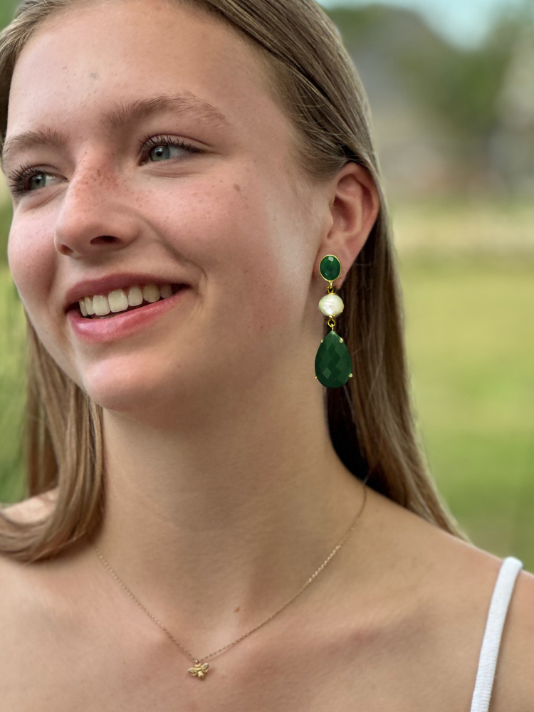 Funkelnde Tropfen-Ohrringe mit Süßwasserperle