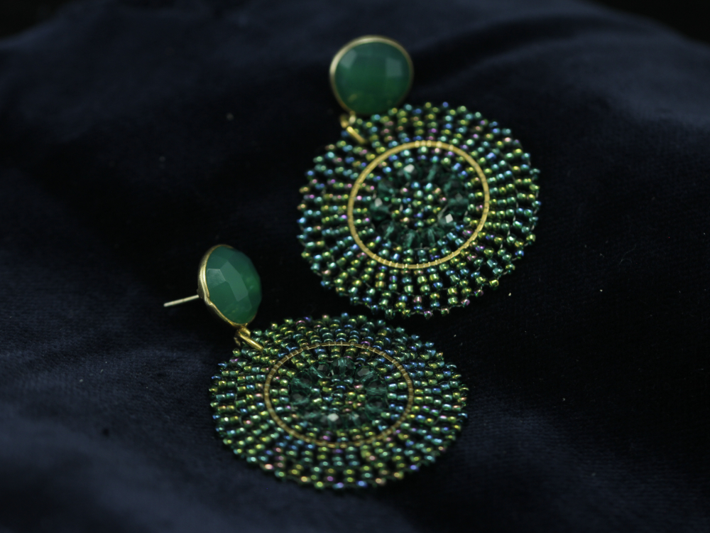 Opulente Ohrringe – Ein Blickfang in Grün
