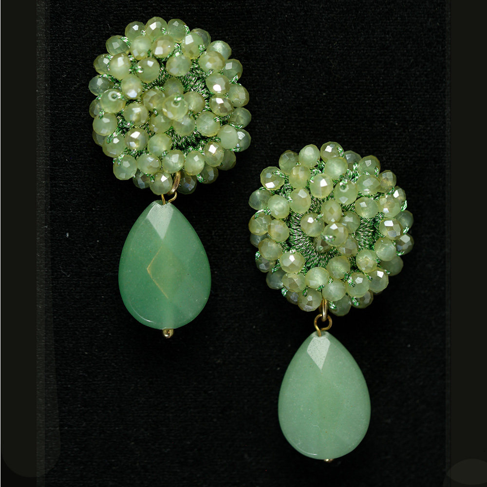 Zauberhaft funkelnde Ohrringe aus Quarz und Acryl