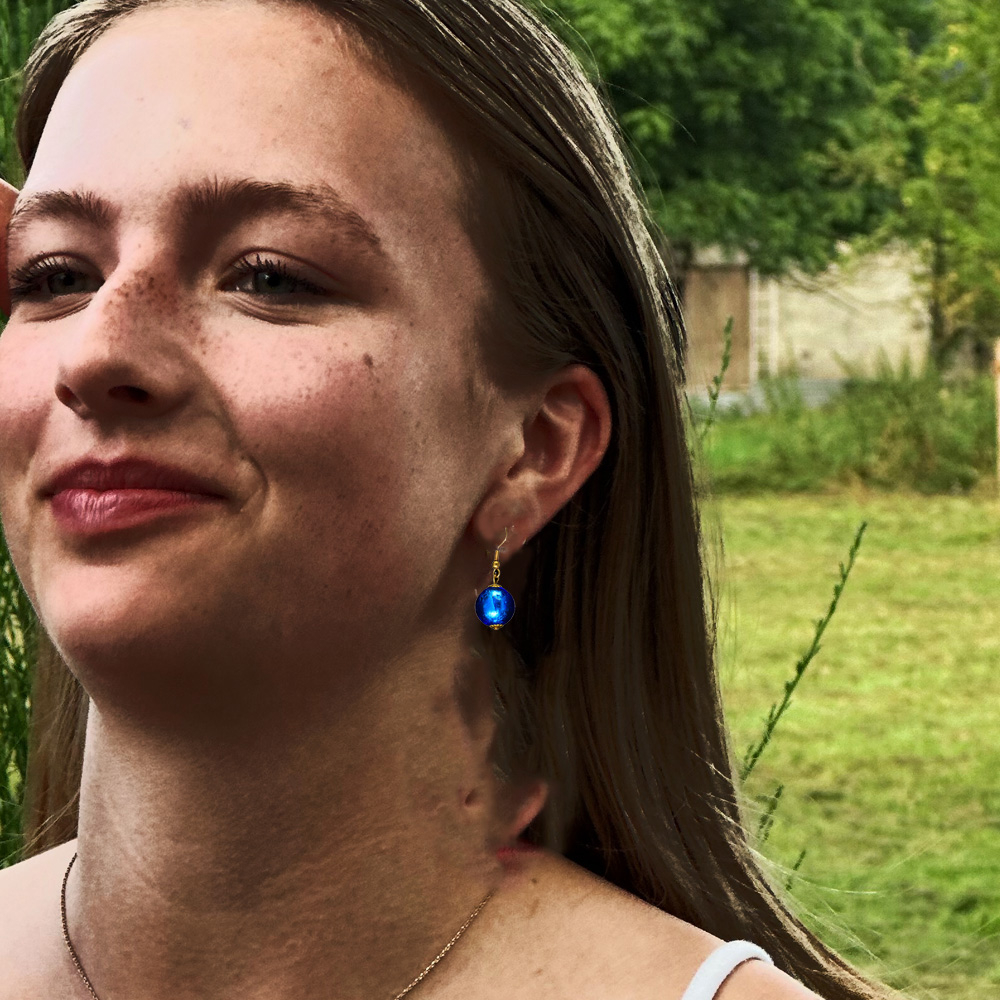 Tiefblaue Verführung – Ohrringe aus vergoldetem Edelstahl und Muranoglas