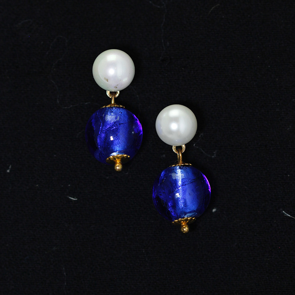 Eleganz in Blau: Ohrringe mit Muranoglas und schimmerndem Acryl