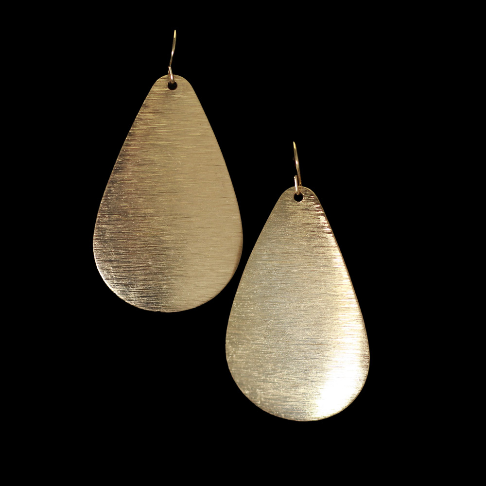 Zeitlose Tropfen-Ohrringe aus Messing – Schlichte Eleganz in Perfektion