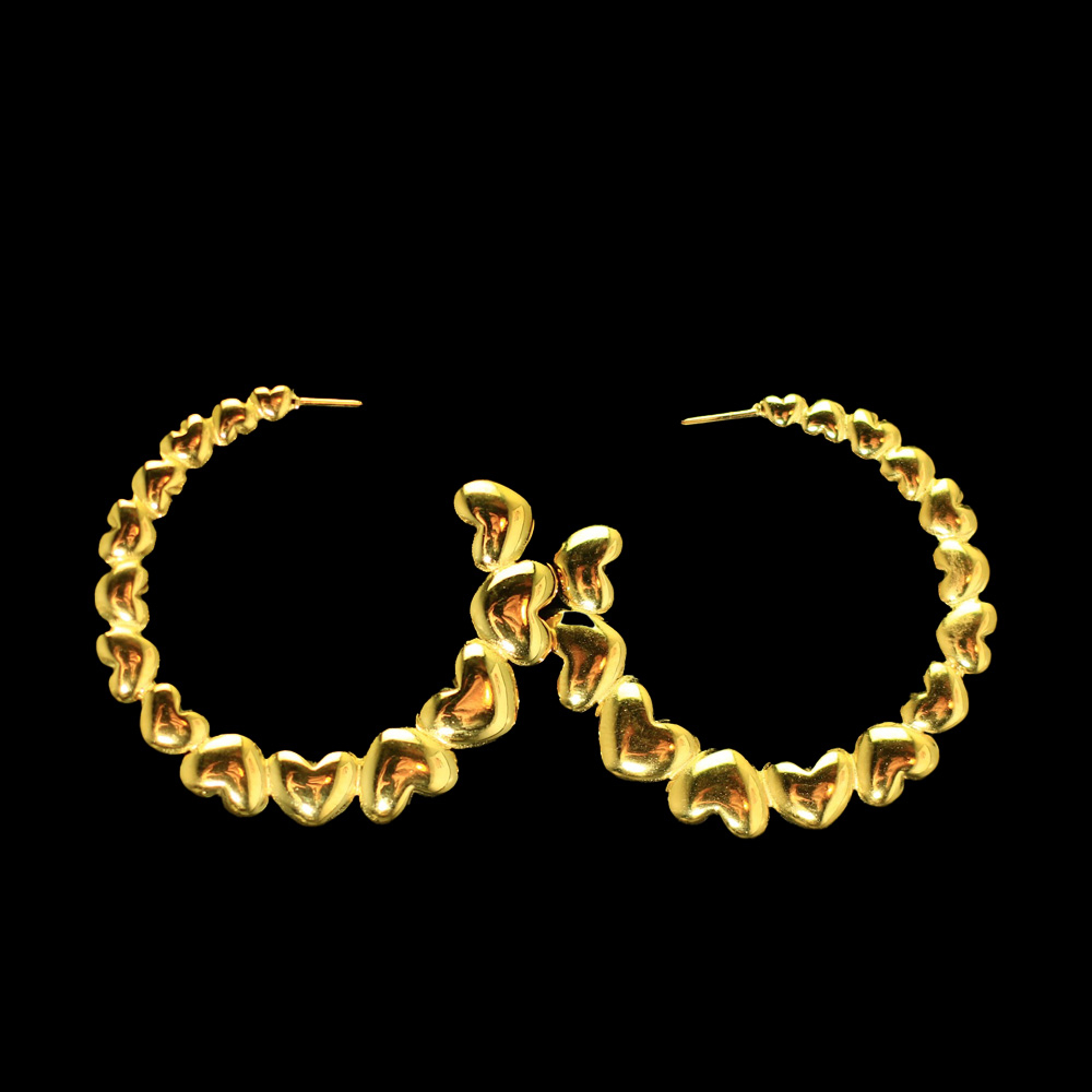 Herzförmige Kreolen aus vergoldetem Messing – Ein Liebesbekenntnis in funkelndem Gold