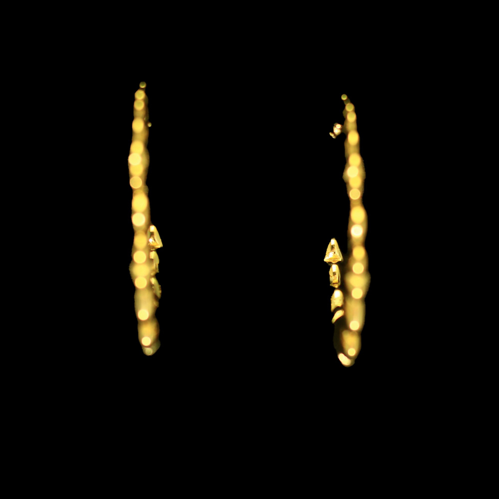 Herzförmige Kreolen aus vergoldetem Messing – Ein Liebesbekenntnis in funkelndem Gold