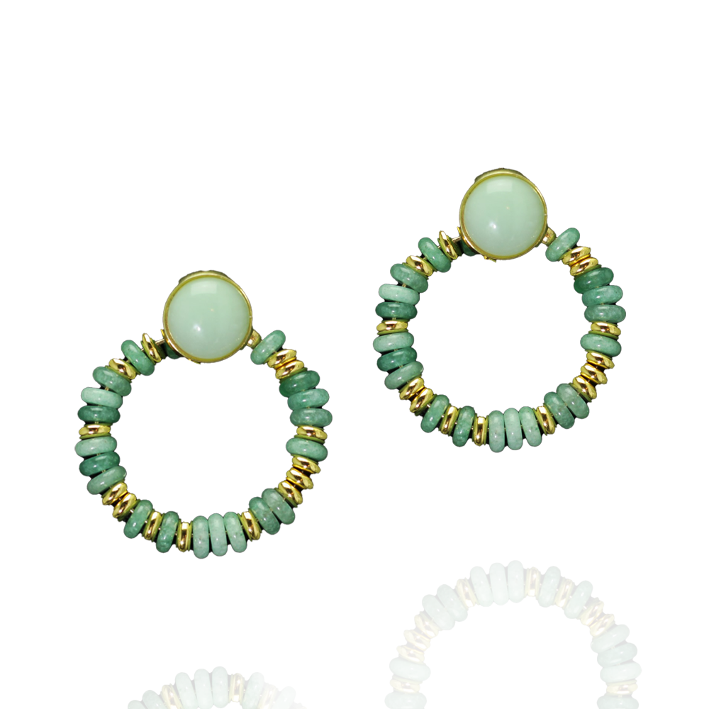 Frische Jade trifft auf goldenes Strahlen: Einzigartige Ohrringe aus Messing und Jade