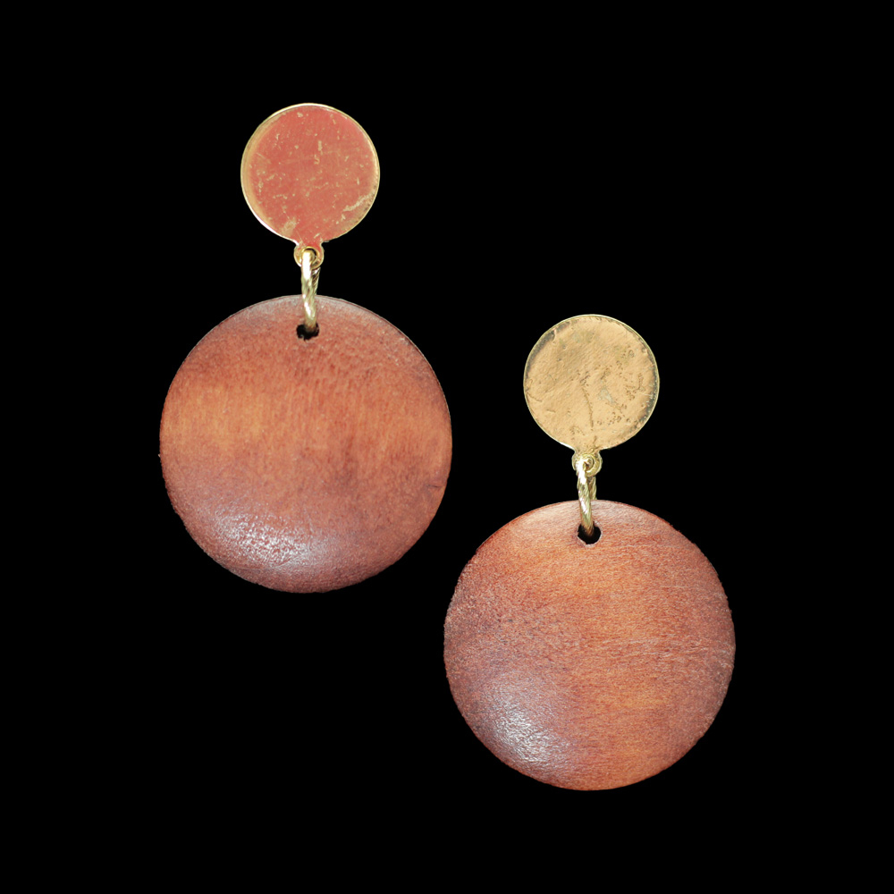 Natürliche Eleganz: Vergoldete Ohrringe mit Holz