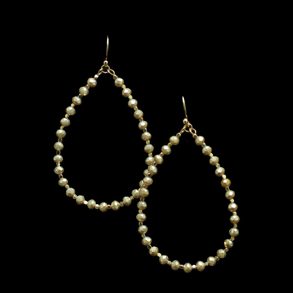 Anmutig schimmernde Tropfen in greige