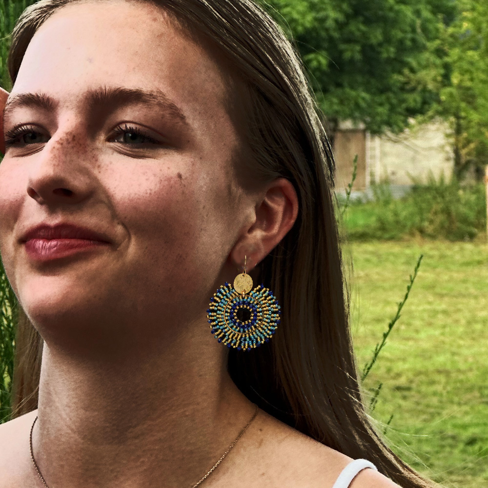 Funkelnde Harmonie aus Blau und Gold – Ein Hauch von Exotik