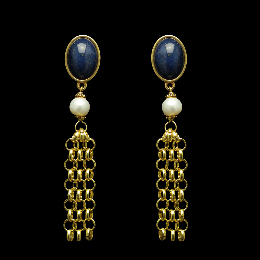 Königliche Eleganz: Vergoldete Ohrringe mit Lapis und Süßwasserperlen
