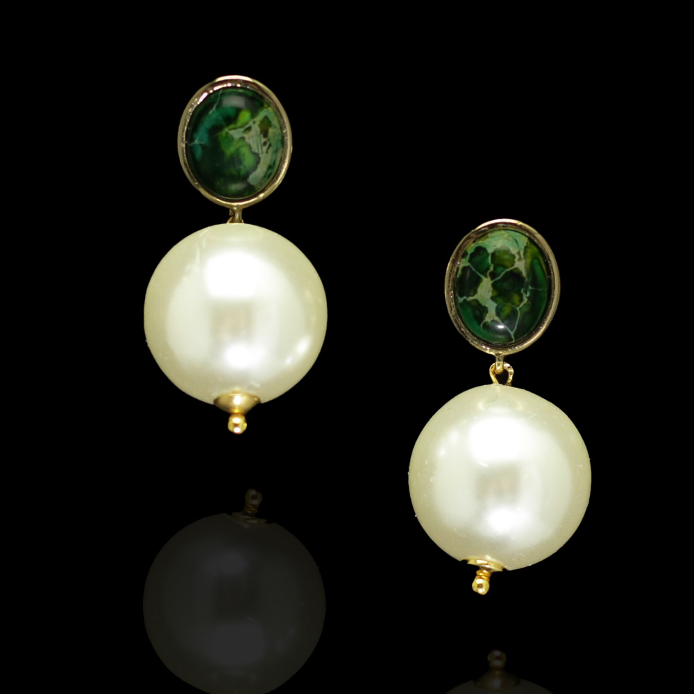 Eleganz der Natur: Ohrringe mit grüner Raffinesse