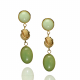 Eleganz in Jade: Romantische Ohrringe mit vergoldeten Messing-Details