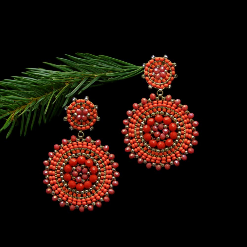 Zarte Perlenohrringe in warmem Orange