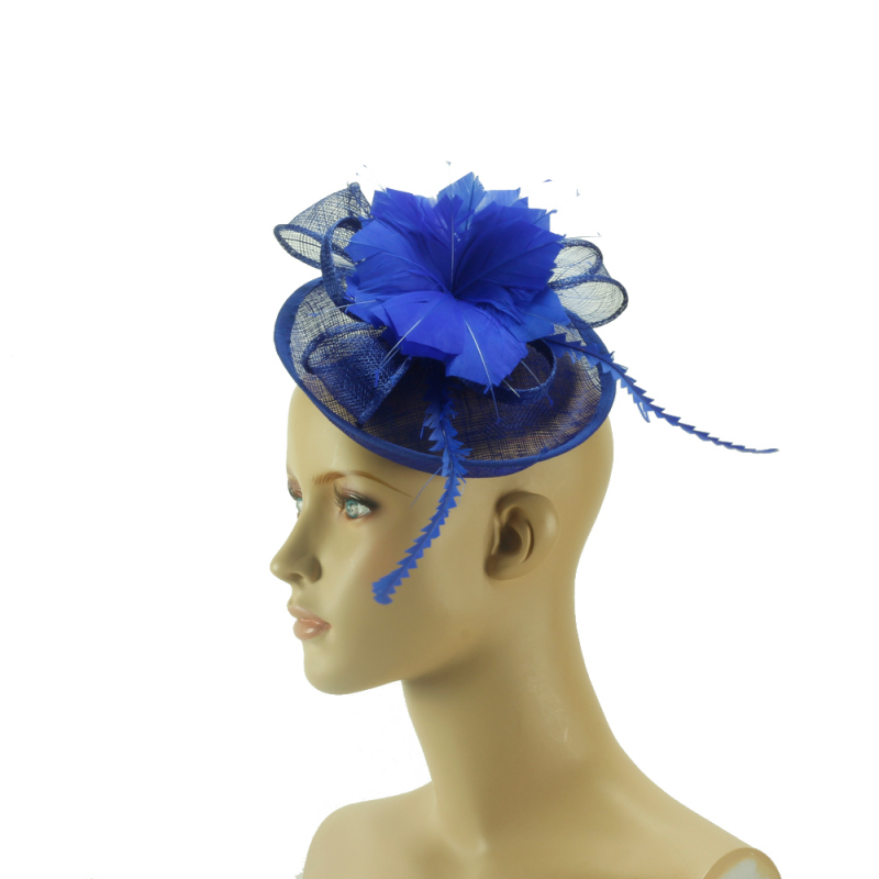 Hütchen - blau mit Federn
