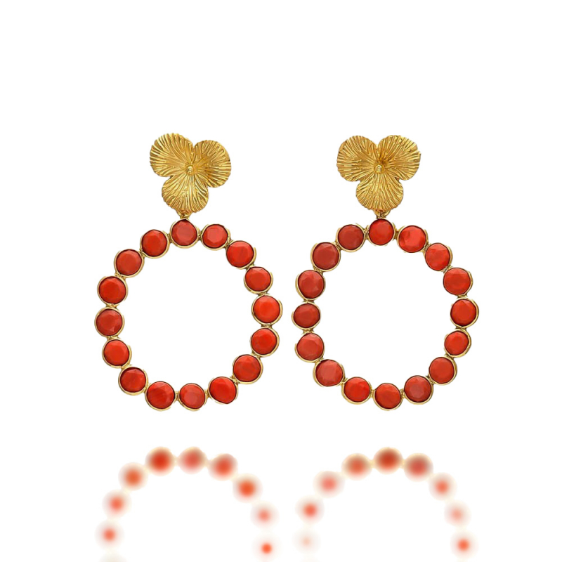 Vergoldete Blattblumenohrringe mit orangefarbener Creole