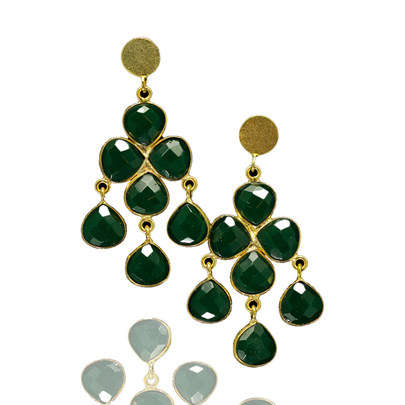 Vergoldete Ohrringe mit Grünen Edelsteinen im Blütendesign
