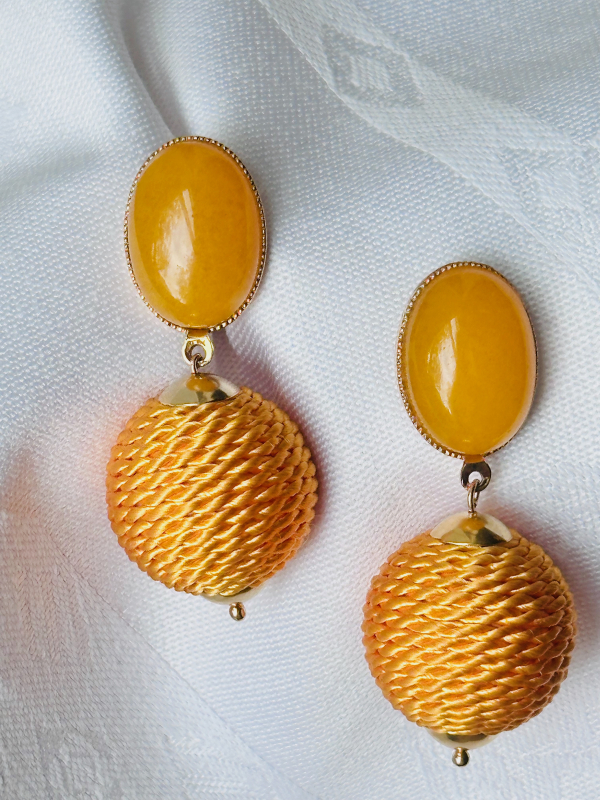 Elegante gelbe Kugeln