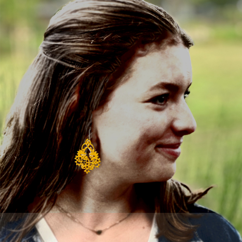 Filigrane Gelbe Ohrringe aus Leichtem Metall