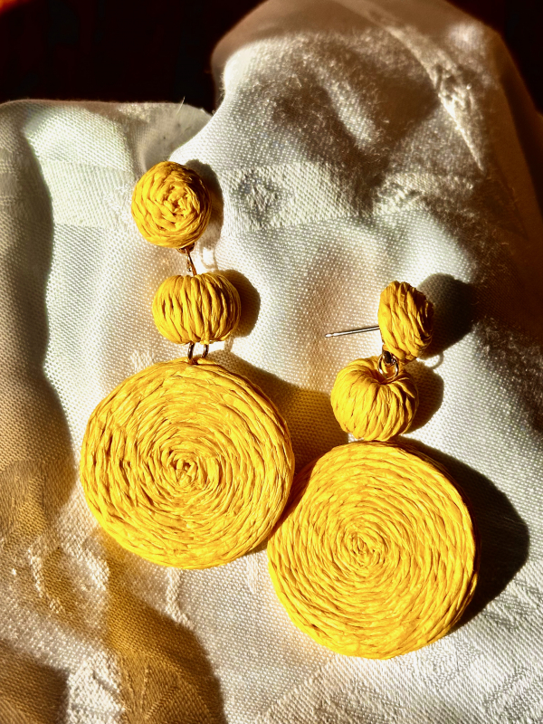 Handgefertigte Gelbe Statement-Ohrringe aus Papierperlen