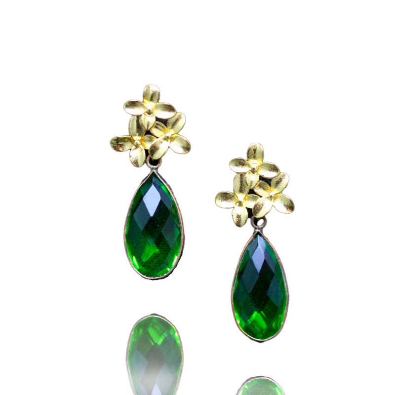 Edle Tropfen-Ohrringe aus grünem Onyx und goldenen Blüten