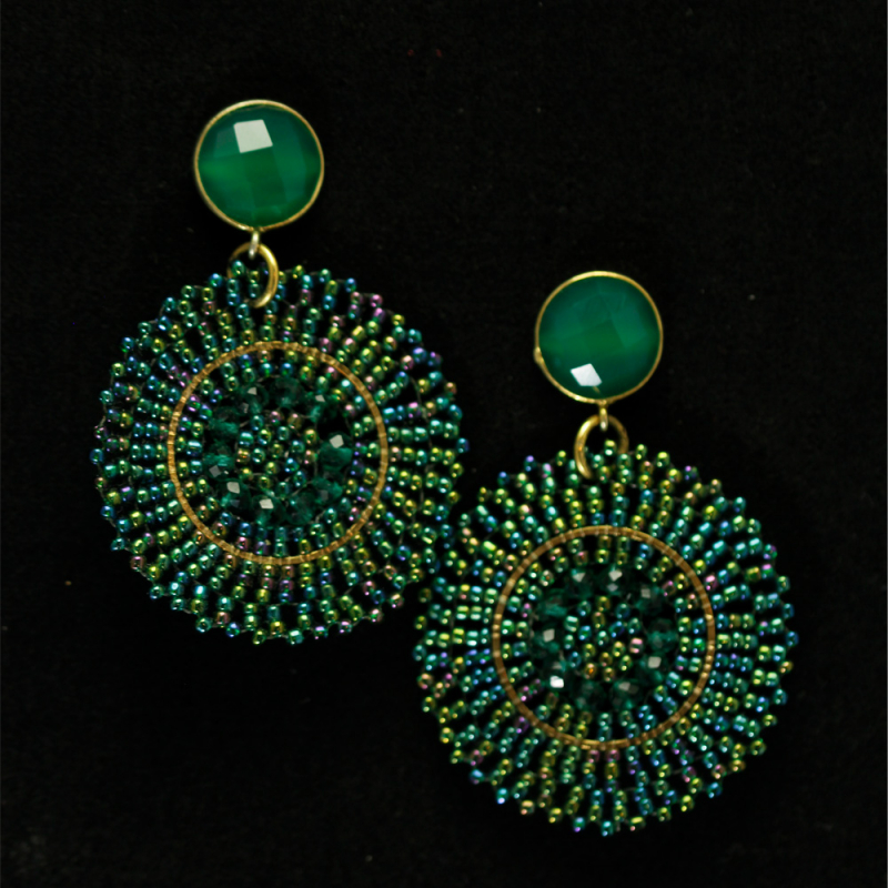 Opulente Ohrringe – Ein Blickfang in Grün