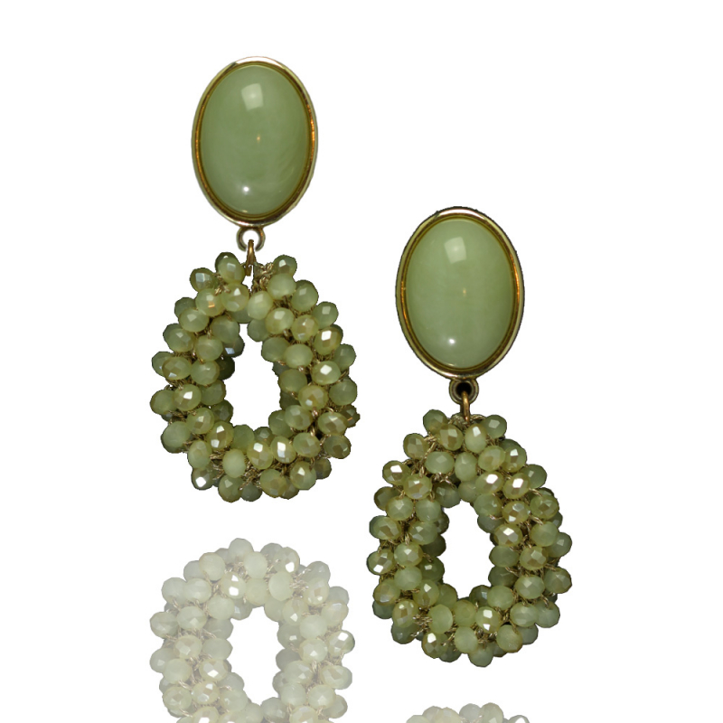 Zarte olivfarbige Tropfenohrringe mit einem Hauch von Glitzer