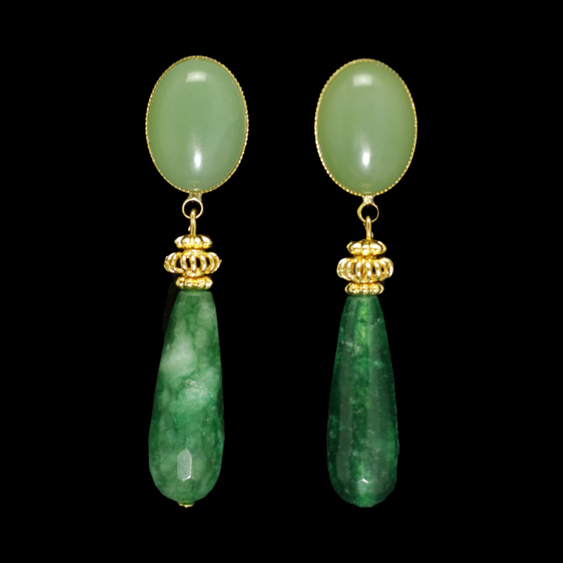 Zeitlose Harmonie: Elegante Ohrringe in Grün