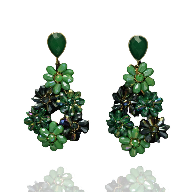 Blühende Eleganz: Ohrringe im floralen Design